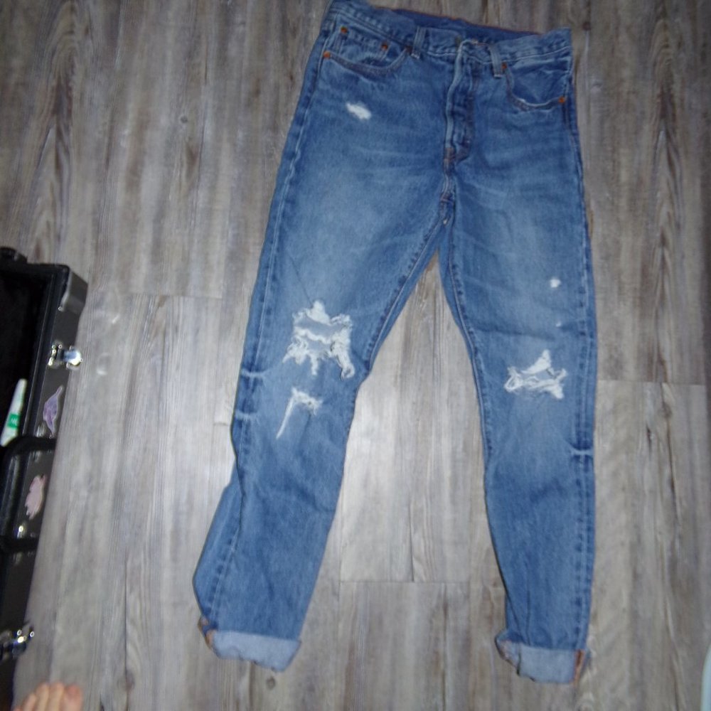Women's Levi Jeans - Picture 4 of 7